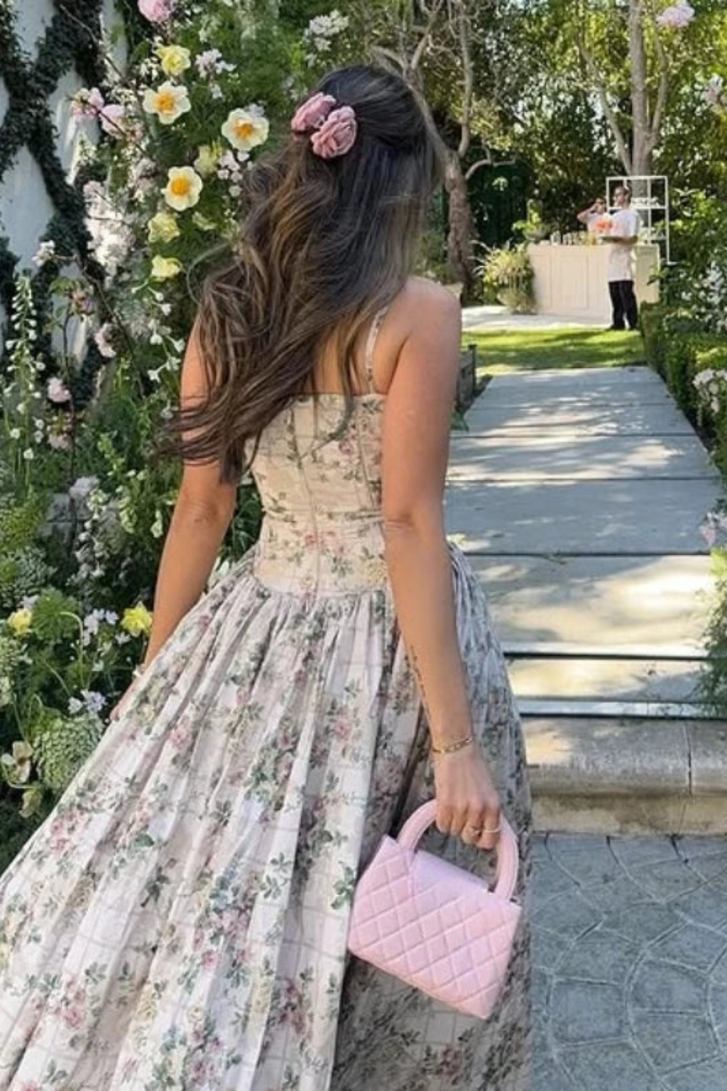 Sophia – Vestido Midi Floral en Capas para Boda de Verano