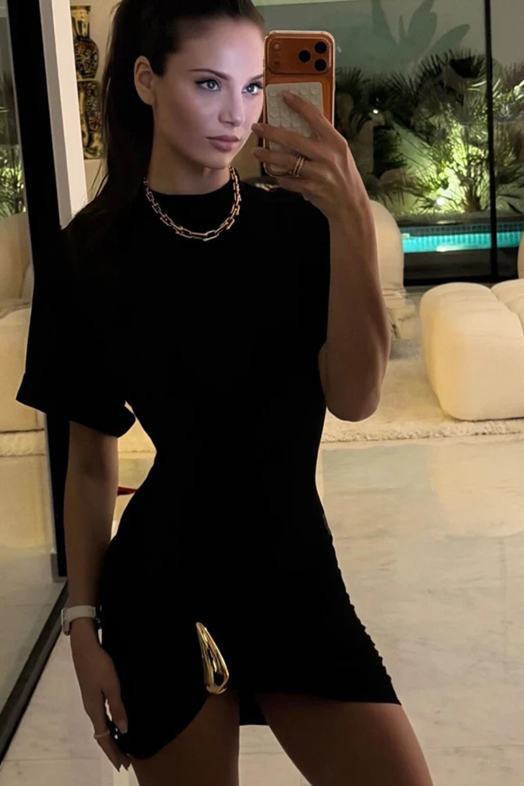 Elara – Vestido Mini Bodycon Fruncido con Manga Corta para Boda