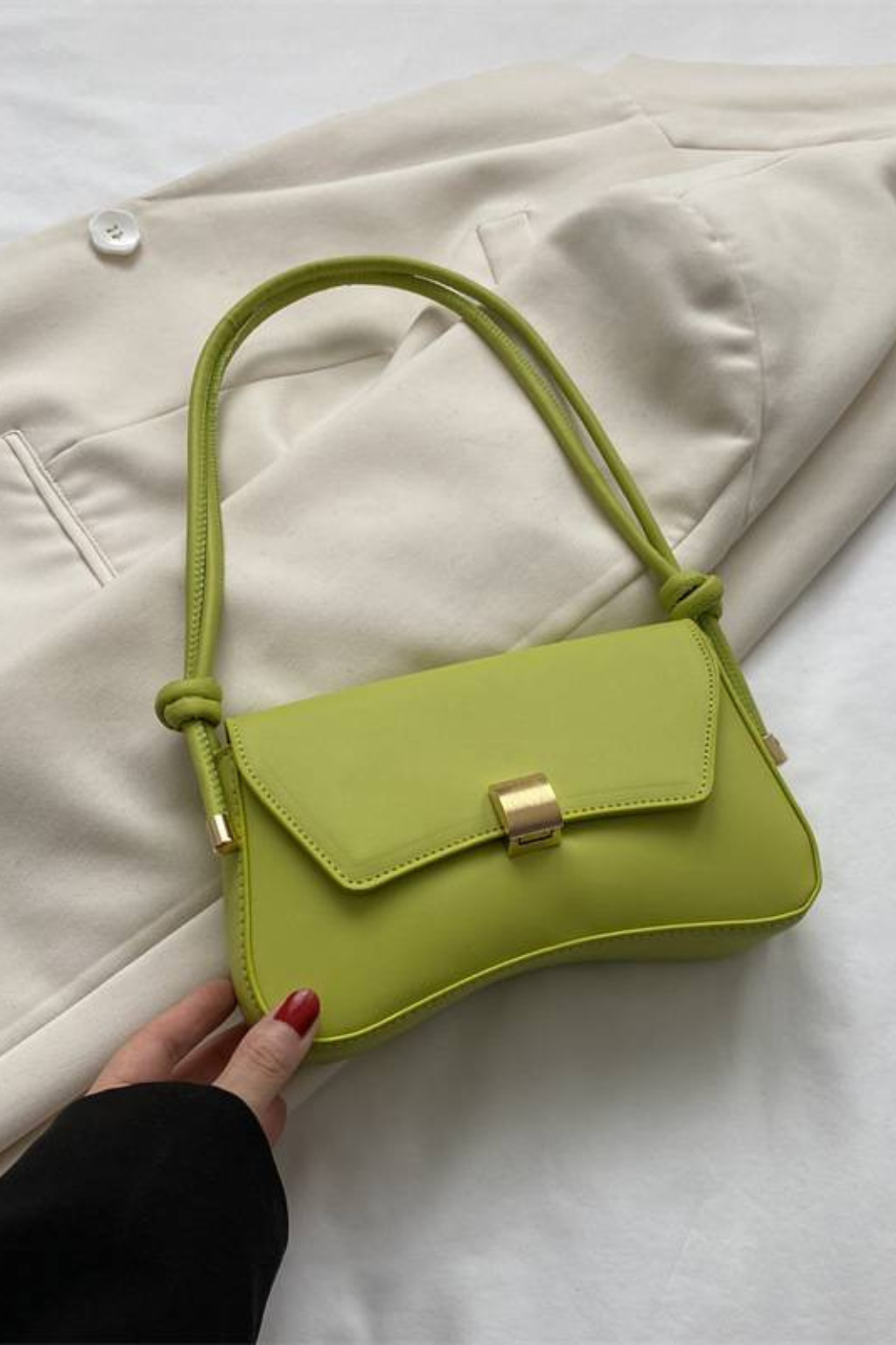 Maravelle – Bolso de Hombro Minimalista con Broche Dorado