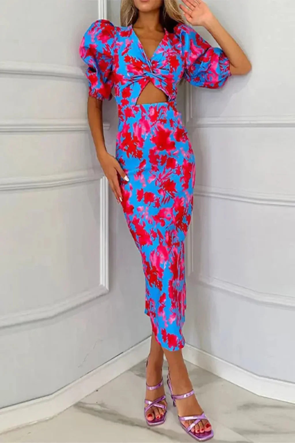 Sophia – Vestido Midi Floral con Manga Globo y Nudo Central