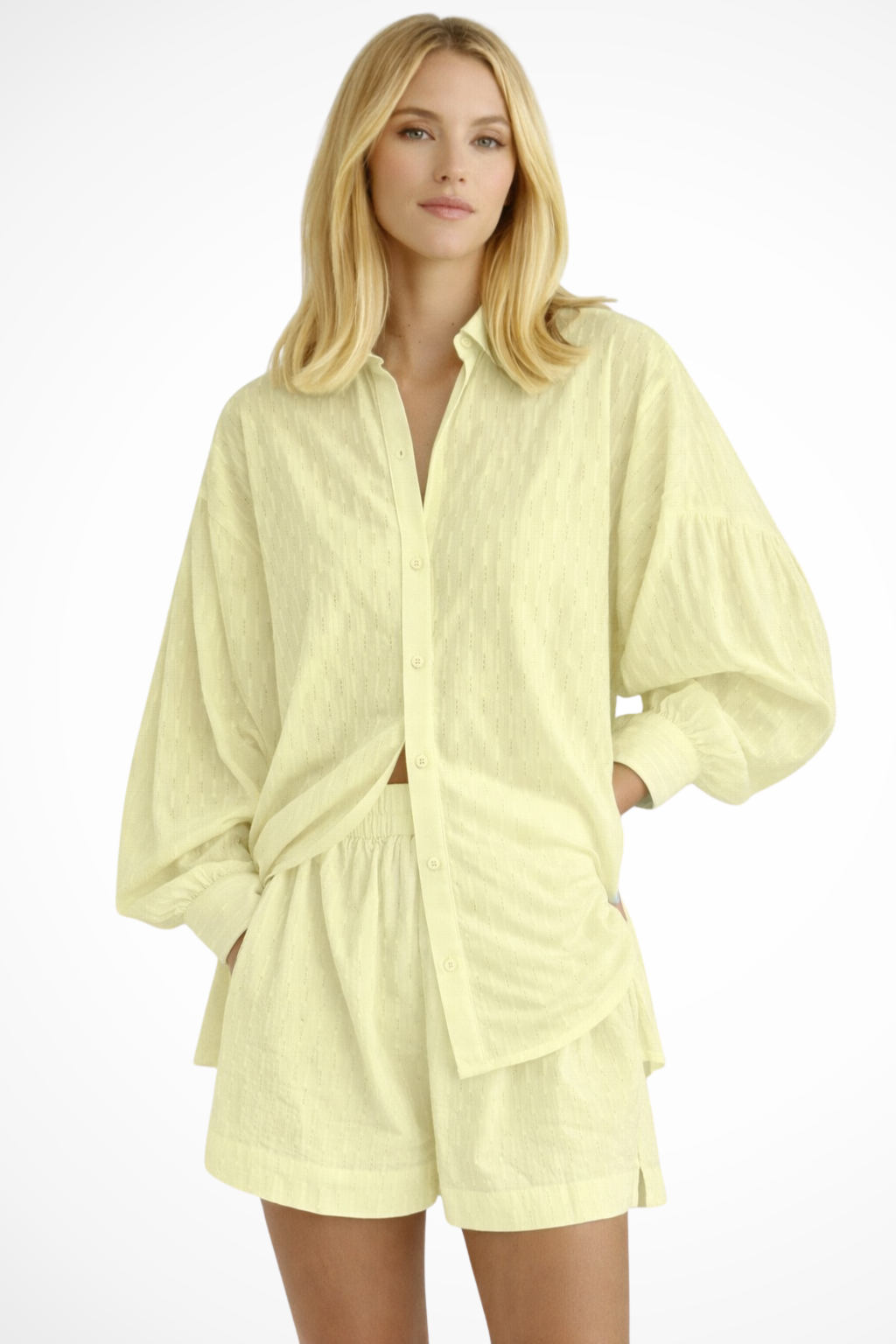 Darla – Conjunto de Camisa Broderie Oversize y Shorts de Verano