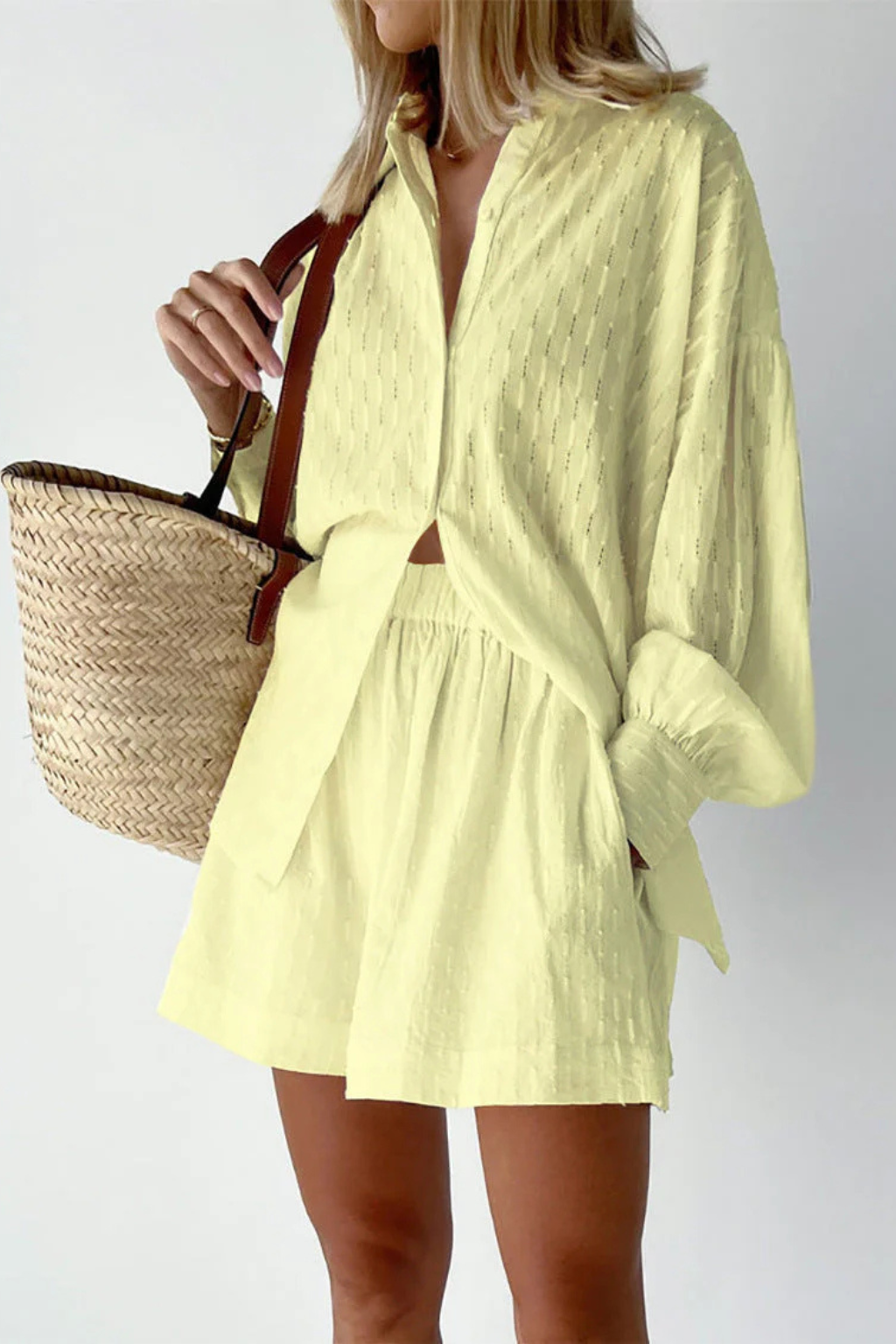 Darla – Conjunto de Camisa Broderie Oversize y Shorts de Verano