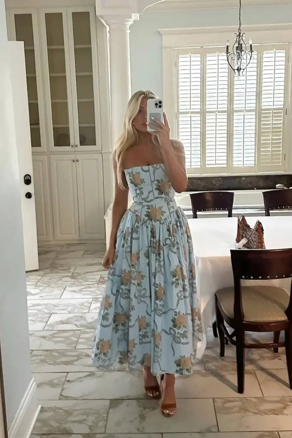 Sophia – Vestido Midi Floral en Capas para Boda de Verano