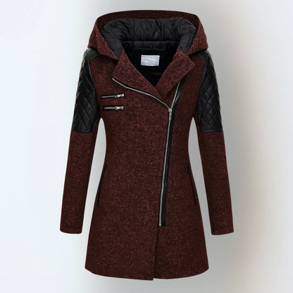 Modelo con blazer mujer Nord | Horizoncor México