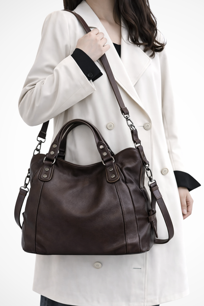Elowen – Bolso de Hombro con Tachuelas Decorativas