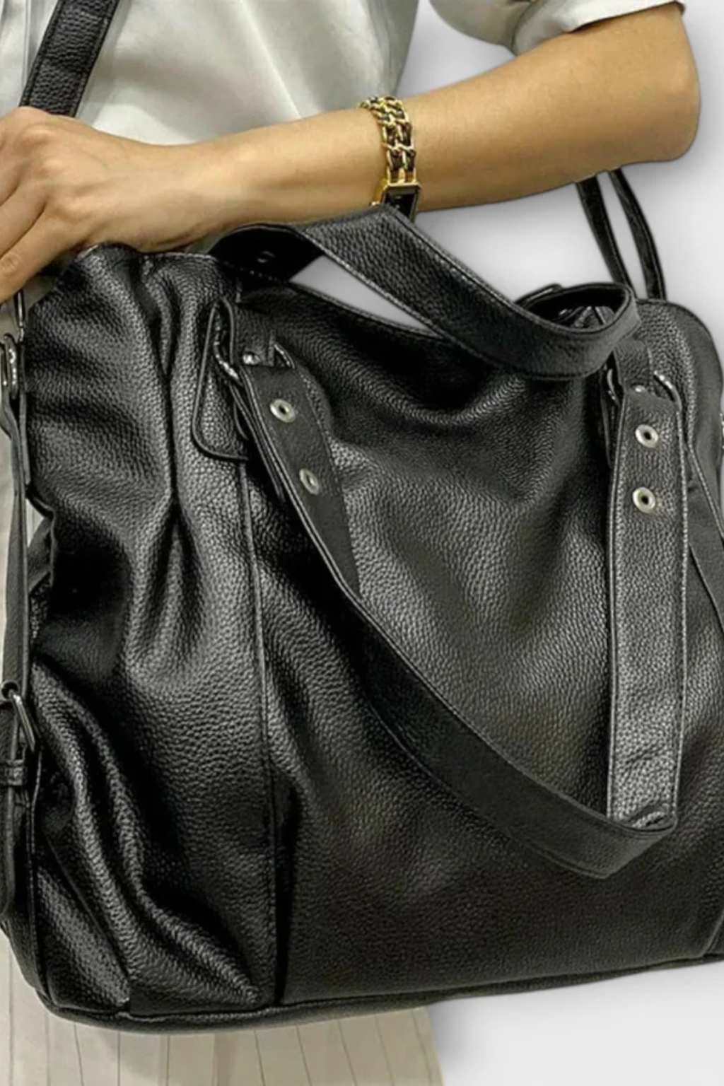 Elowen – Bolso de Hombro con Tachuelas Decorativas