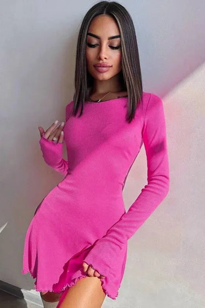 Romy – Vestido Mini Bodycon Acanalado con Bajo en Picos