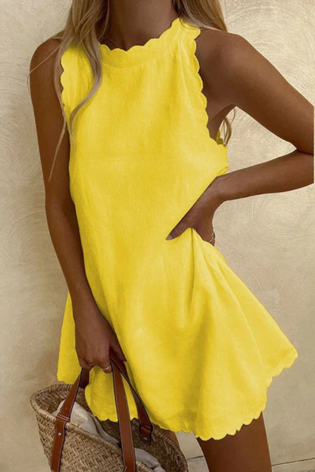 Tindall – Vestido Mini sin Mangas con Bajo en Festón