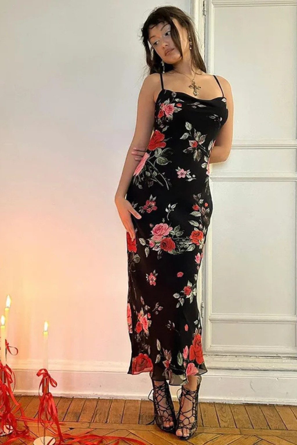 Elara – Vestido Maxi Floral con Tirantes Finos de Verano