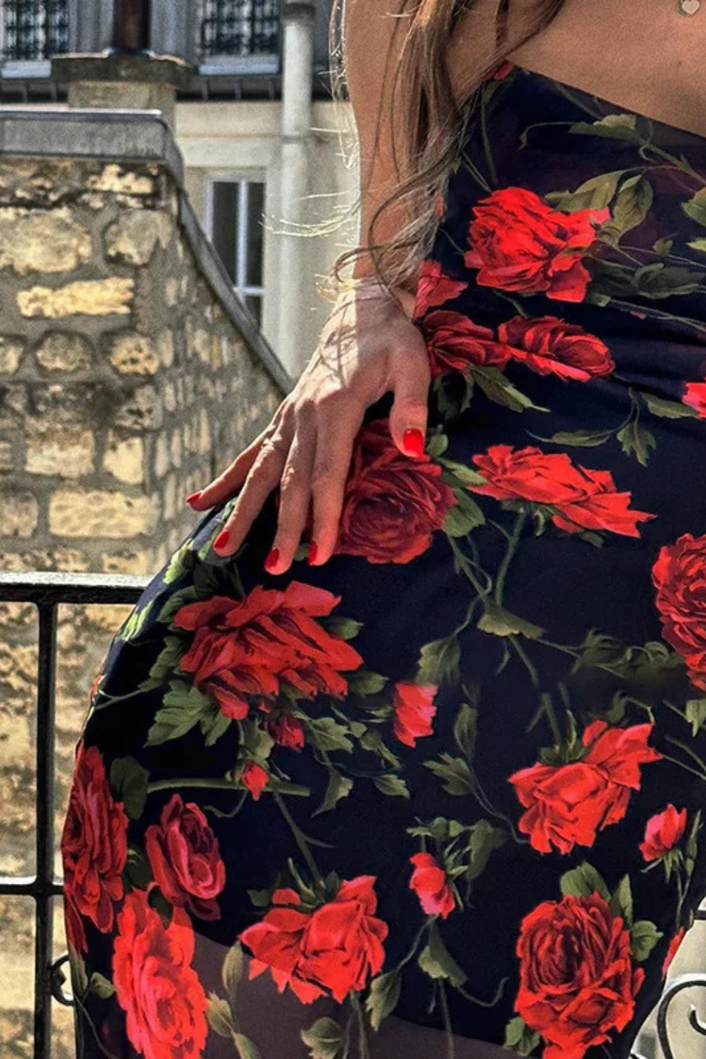 Elara – Vestido Maxi Floral con Tirantes Finos de Verano