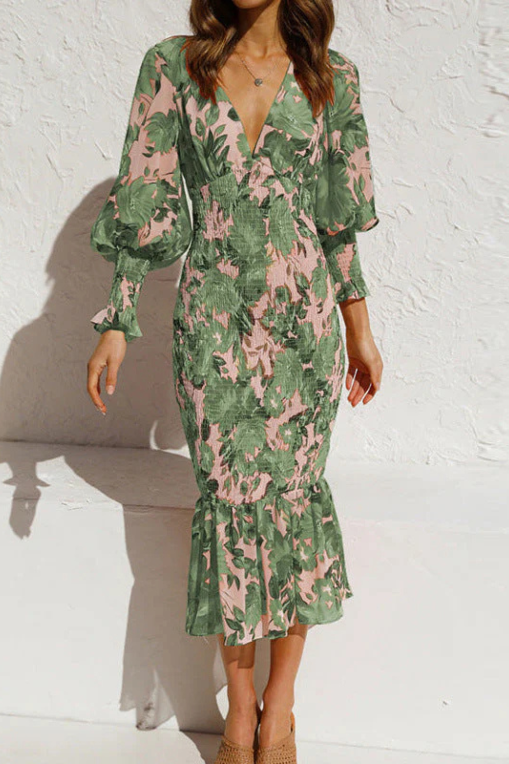 Wren – Vestido Midi Floral de Manga Larga con Escote en V