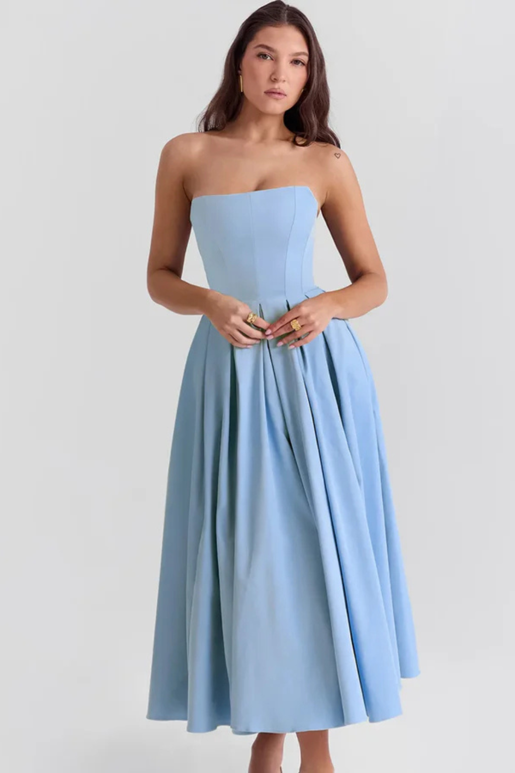 Everly – Vestido Midi sin Tirantes con Corsé y Falda Acampanada