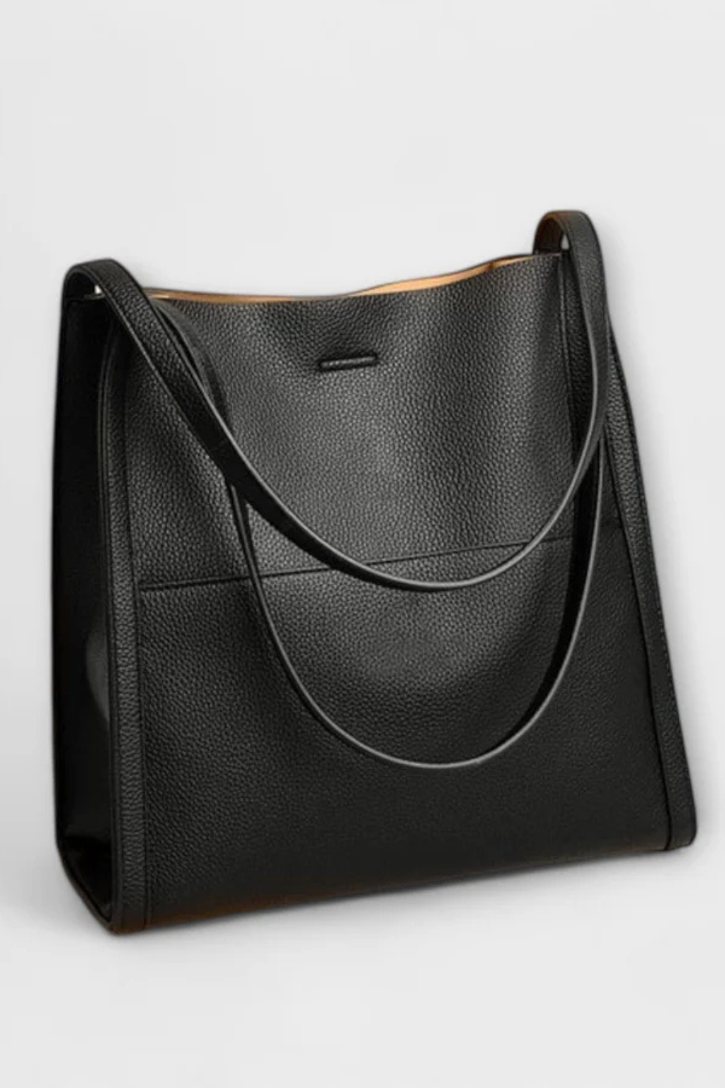 Neva – Bolso Tote Estructurado con Bolsillo Frontal Texturizado