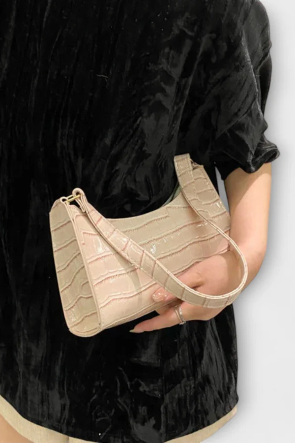 Valmera – Bolso de Hombro Clásico con Textura Relieve