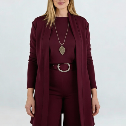 Modelo con conjunto elegante para dama Dionisa | Horizoncor México