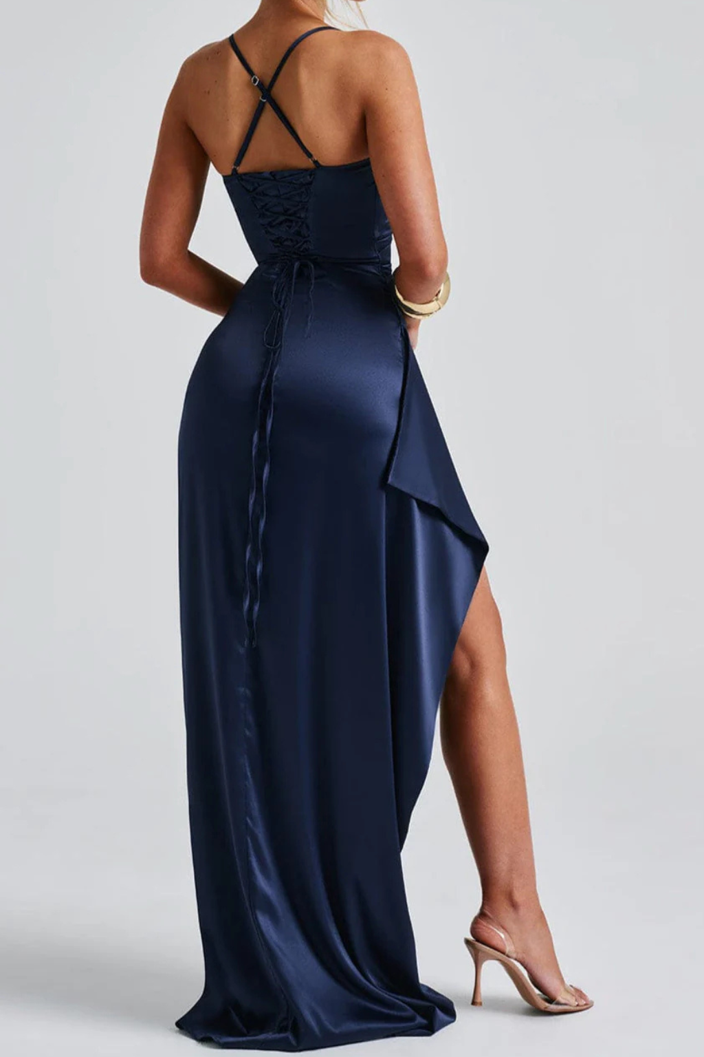 Avelisse – Vestido Maxi Satinado con Tirantes y Abertura Alta
