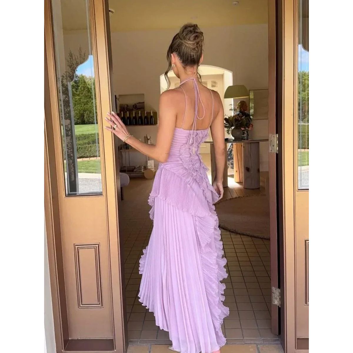 Modelo con vestido de fiesta largo Renata | Horizoncor México