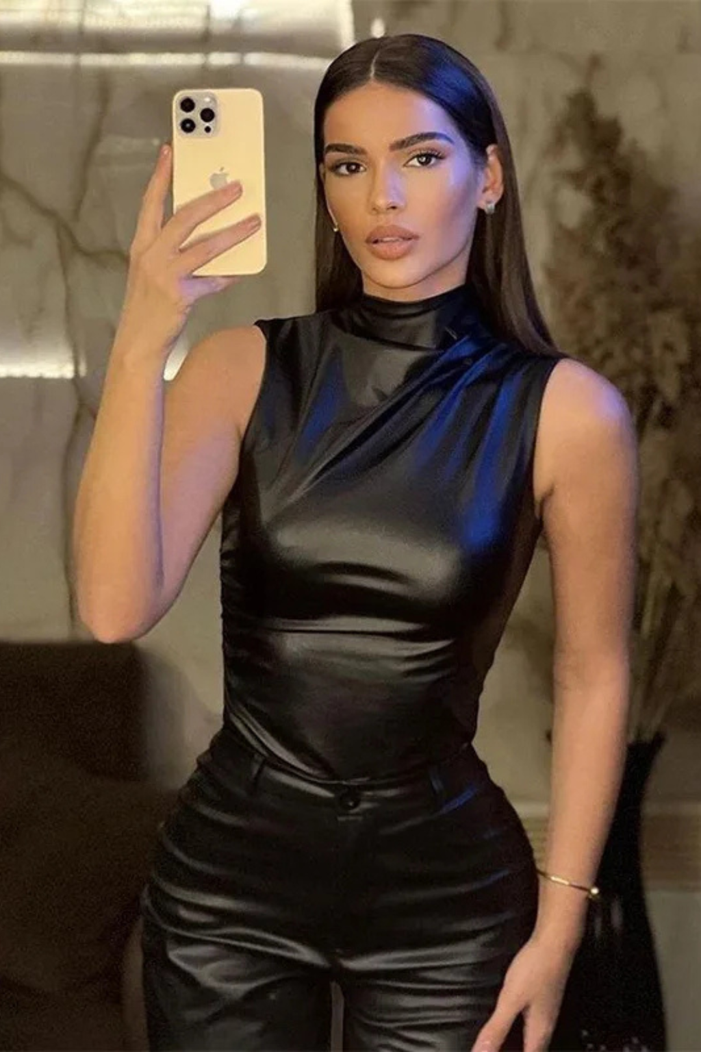 Marlowe – Top sin Mangas de Cuello Alto Elegante