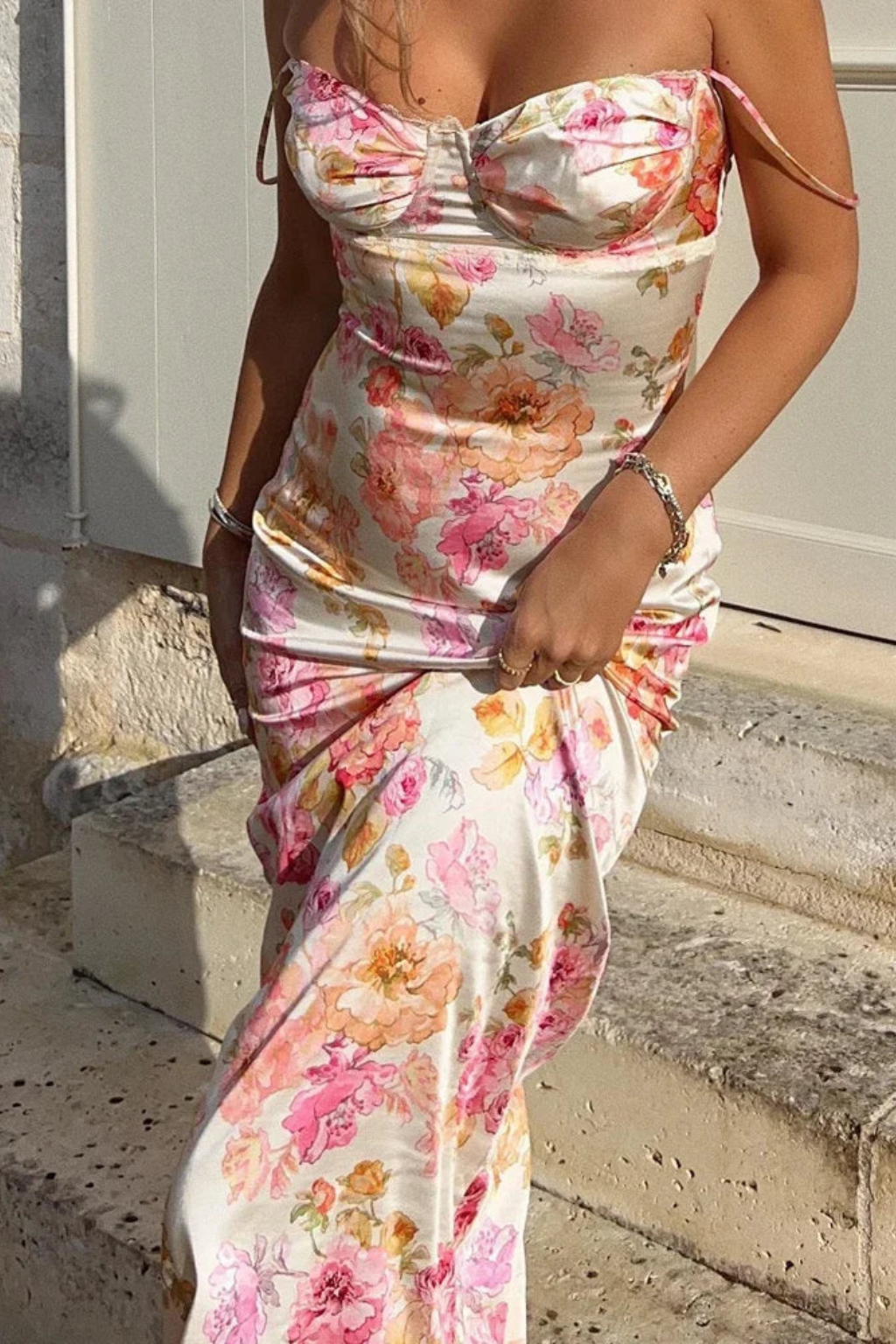 Arabella – Vestido Maxi Floral Fruncido para Boda de Verano