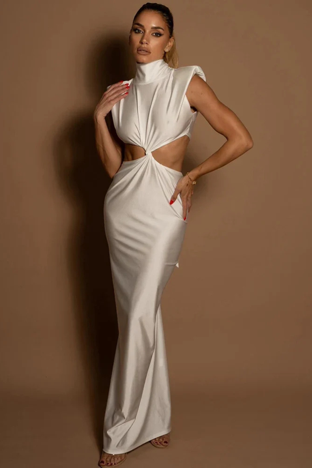 Solenne – Vestido Maxi Bodycon con Cuello Alto y Detalle Retorcido