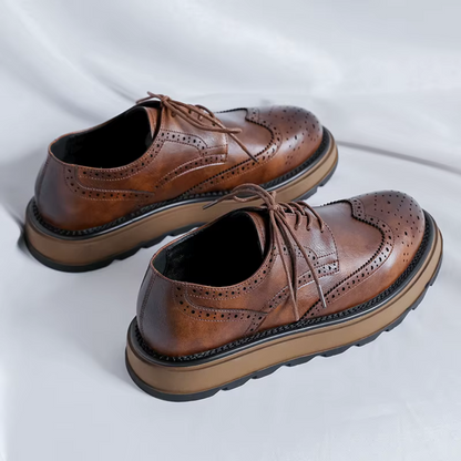Modelo con zapatos de mujer Bravello | Horizoncor México