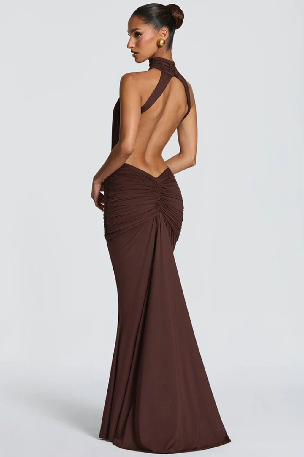 Theodora – Vestido Maxi Bodycon Halter con Fruncido y Espalda Abierta