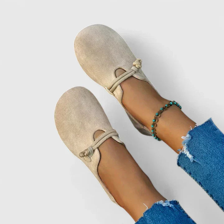Modelo con botas vaqueras Giselle | Horizoncor México