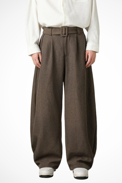 Ledger – Pantalón de Pierna Ancha con Cintura Alta y Cinturón para Hombre