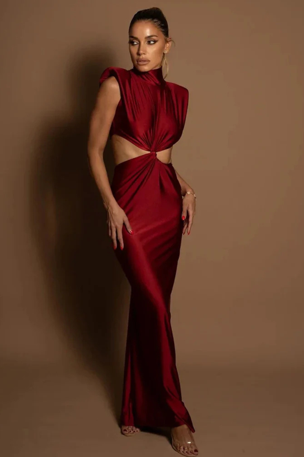 Solenne – Vestido Maxi Bodycon con Cuello Alto y Detalle Retorcido