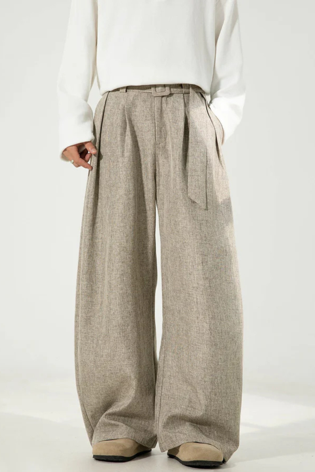 Ledger – Pantalón de Pierna Ancha con Cintura Alta y Cinturón para Hombre