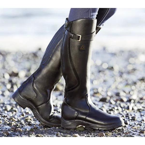 Modelo con botas mujer Maeve | Horizoncor México