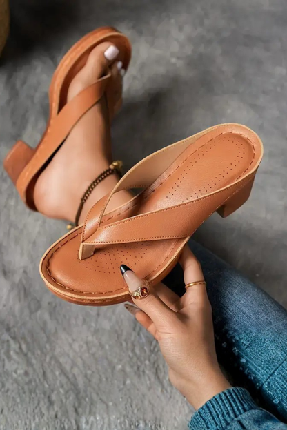 Felicity – Sandalias con Poste en el Dedo y Tacón Cuadrado Metálico