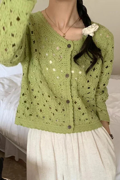 Agatha – Cárdigan Cropped de Crochet con Detalle Floral