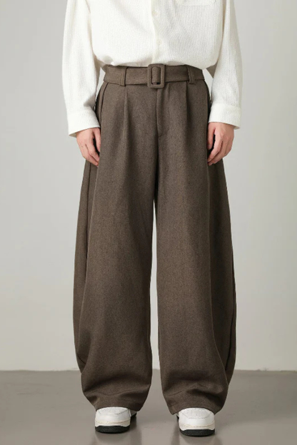 Ledger – Pantalón de Pierna Ancha con Cintura Alta y Cinturón para Hombre