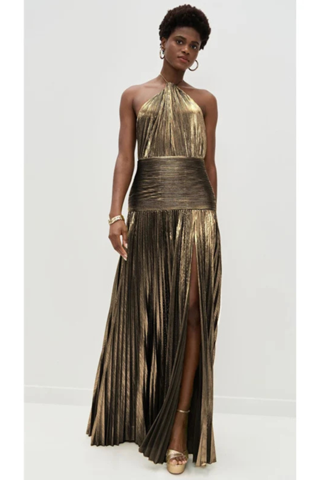 Saffron – Vestido Maxi Halter de Satén Plisado para Boda