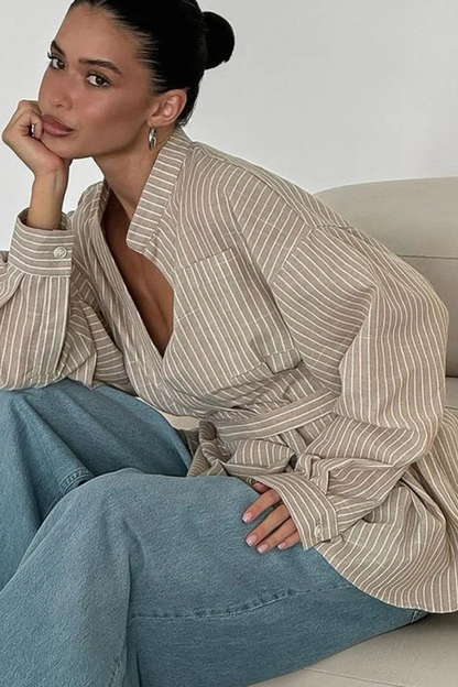 Maren – Camisa de Rayas con Cuello Mao y Cinturón de Manga Larga