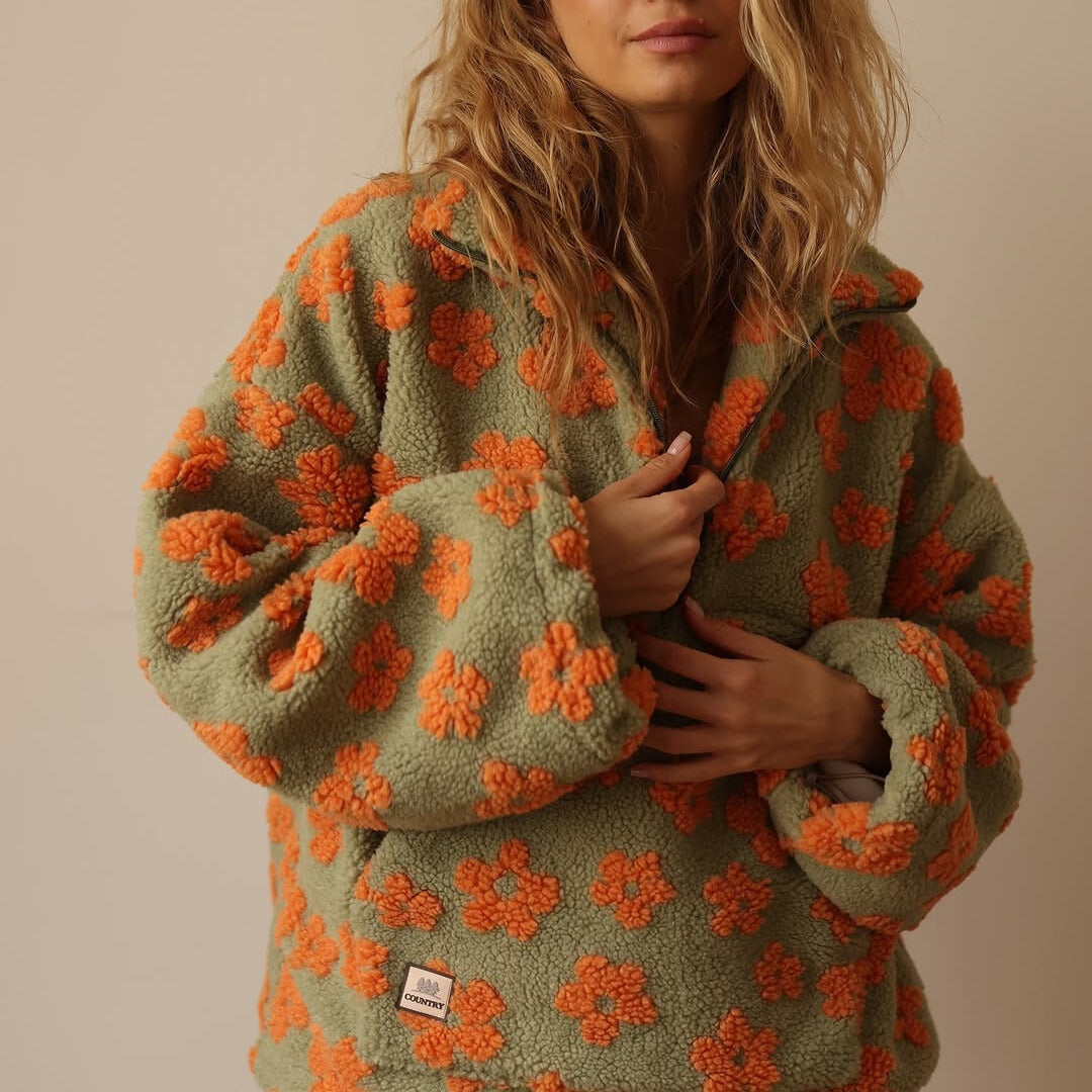 Modelo con chaqueta de mujer Daisy | Horizoncor México