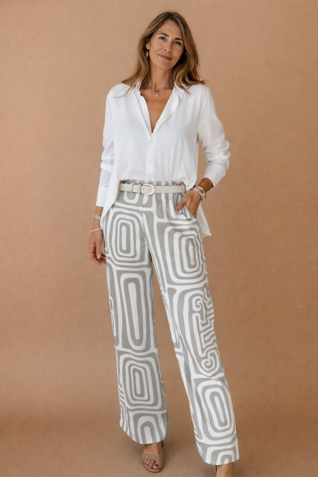 Modelo con conjunto para dama Elaris | Horizoncor México