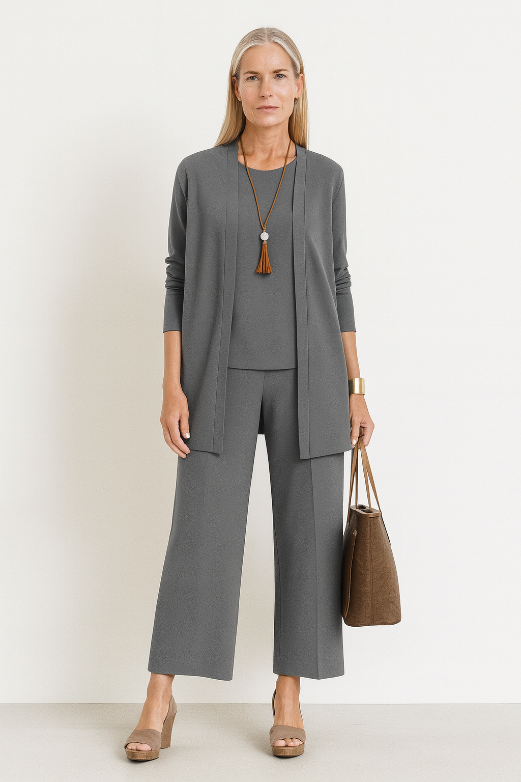 Detalle conjunto elegante para dama Bianca – vista frontal | Horizoncor