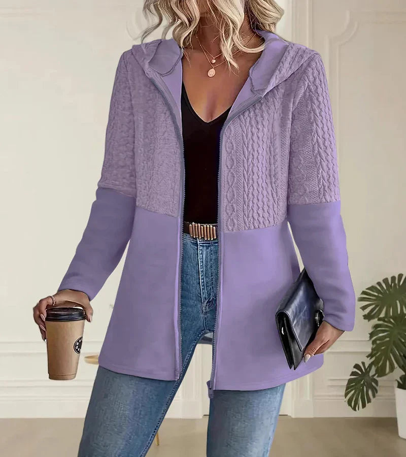 Modelo con sudadera para mujer Plume | Horizoncor México