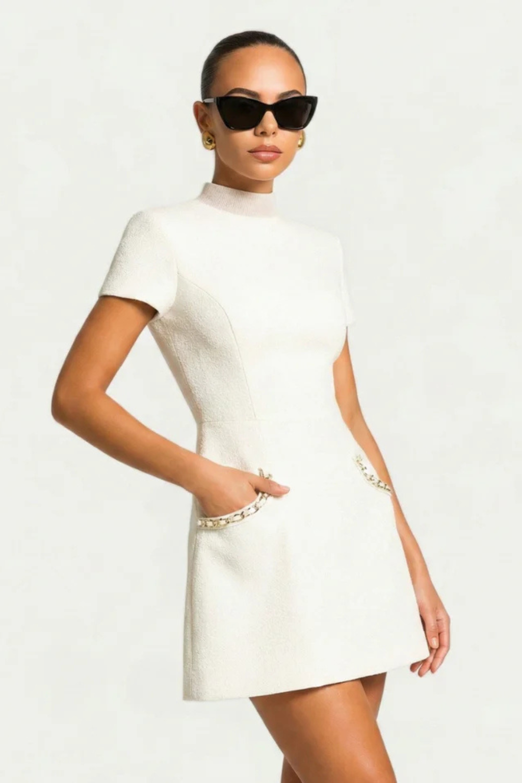 Bronwen – Vestido Mini con Perlas Decorativas y Bolsillos