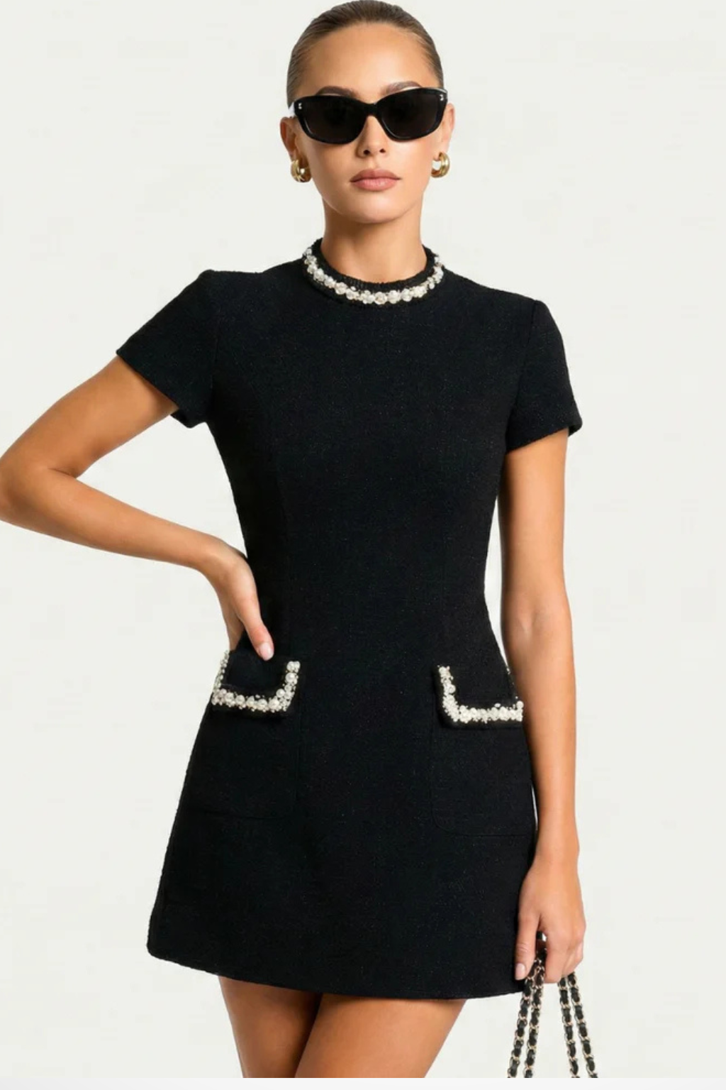Bronwen – Vestido Mini con Perlas Decorativas y Bolsillos
