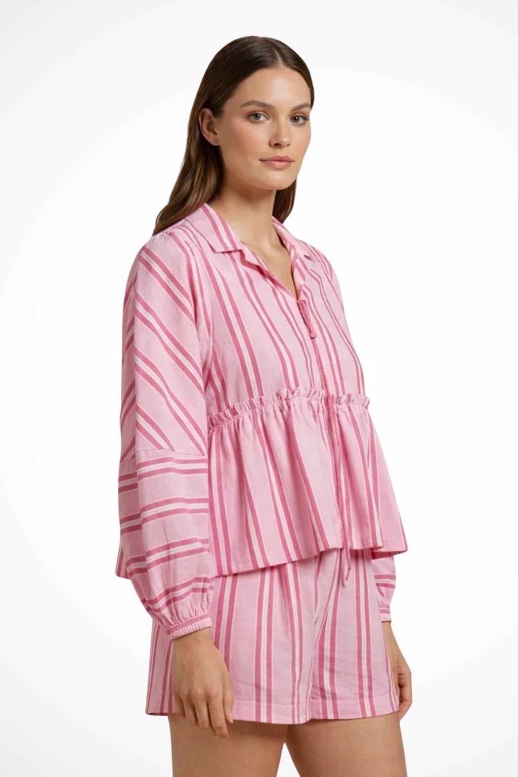 Ivy – Conjunto de Camisa con Volante y Shorts de Rayas