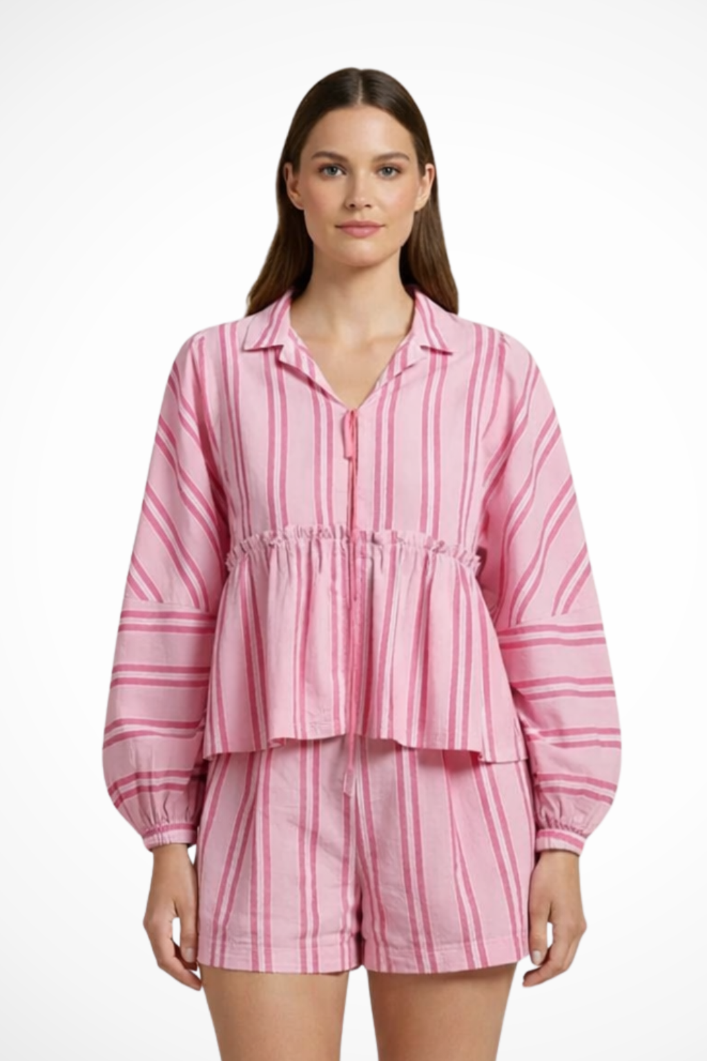 Ivy – Conjunto de Camisa con Volante y Shorts de Rayas