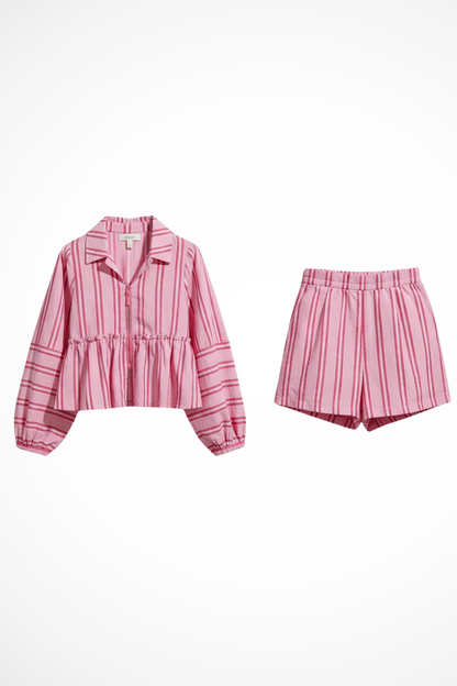 Ivy – Conjunto de Camisa con Volante y Shorts de Rayas