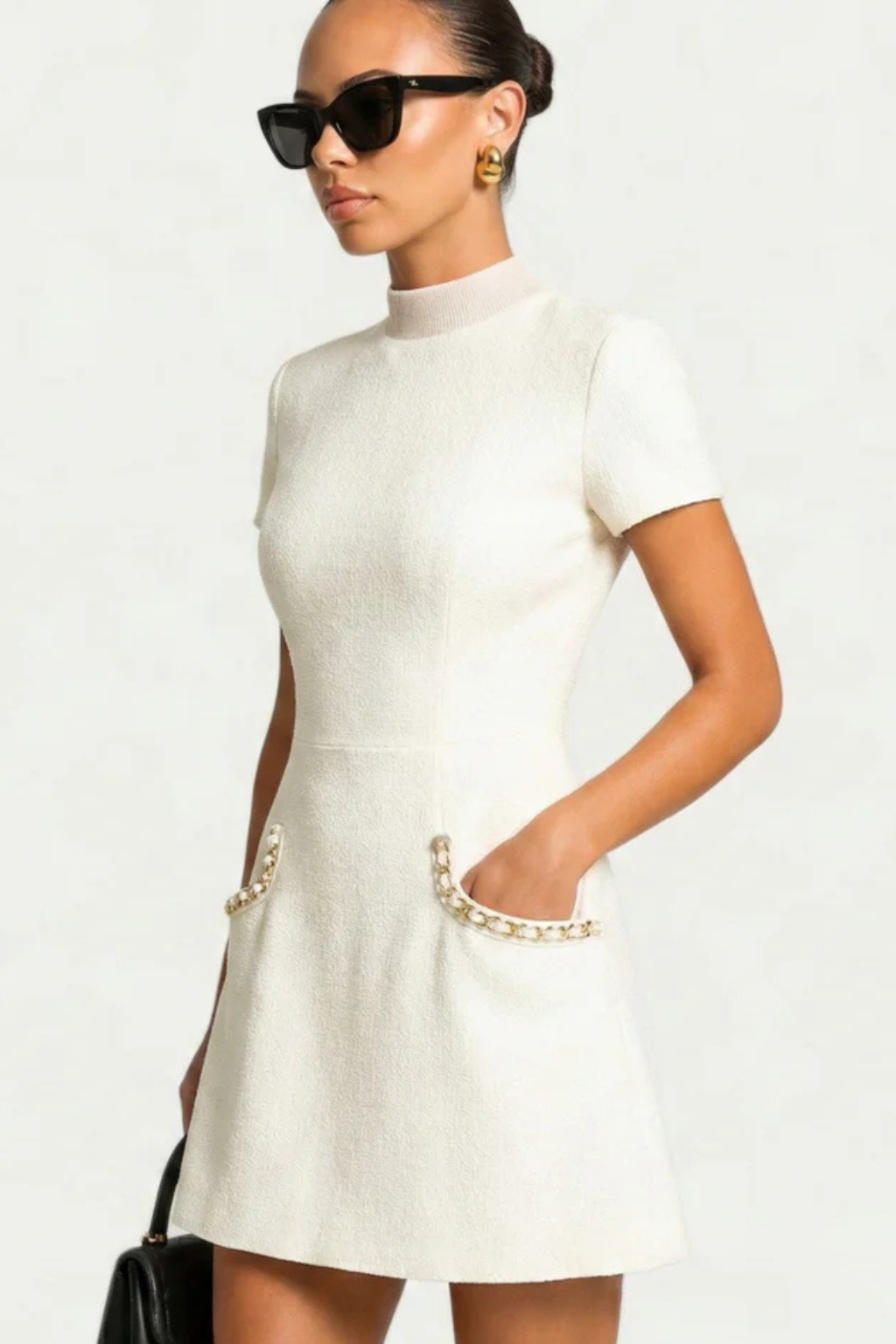 Bronwen – Vestido Mini con Perlas Decorativas y Bolsillos