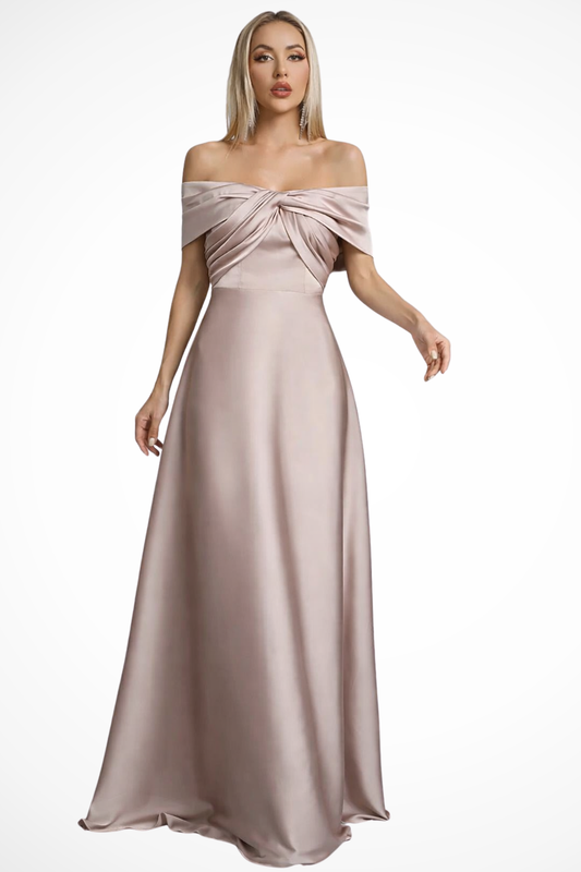 Lauren – Vestido Maxi de Satén Plisado con Hombros Descubiertos y Nudo