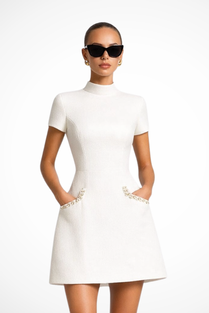 Bronwen – Vestido Mini con Perlas Decorativas y Bolsillos