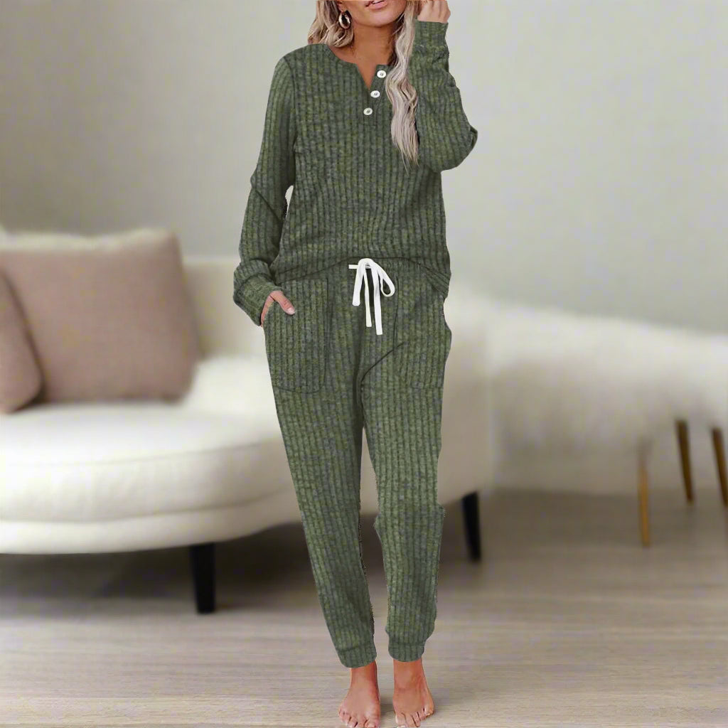 Modelo con conjunto para dama Mila | Horizoncor México