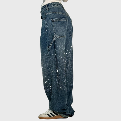 Modelo con pantalones de mujer de mezclilla Balloon Carpenter | Horizoncor México